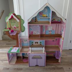 Huge barbie Play house 