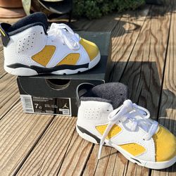 Jordan Kids white and yellow retro sneakers