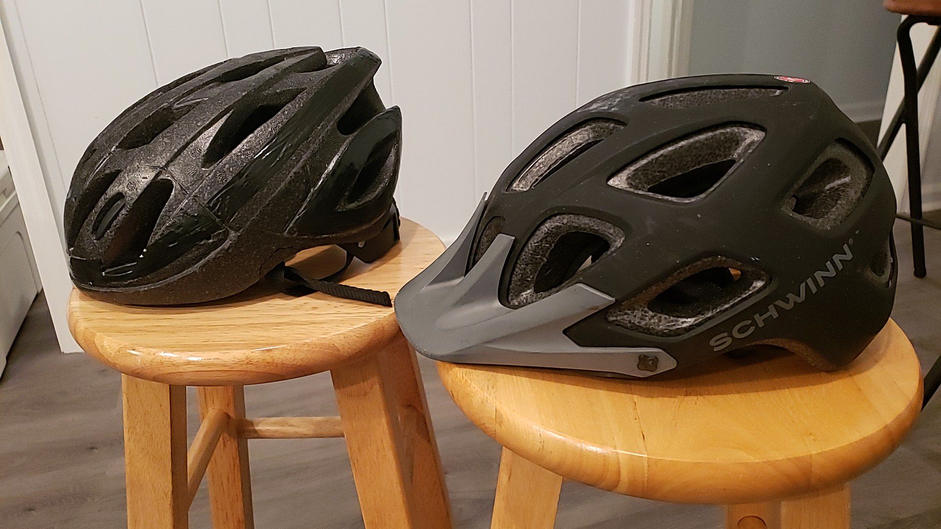 SCHWINN Bicycle helmets - medium & large