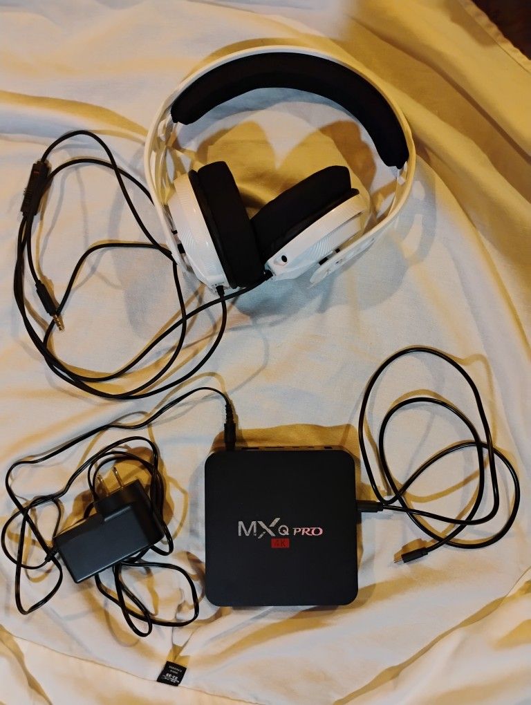 Mxq Pro 4K TV Gaming Controller With Rig 400 Headphone Set