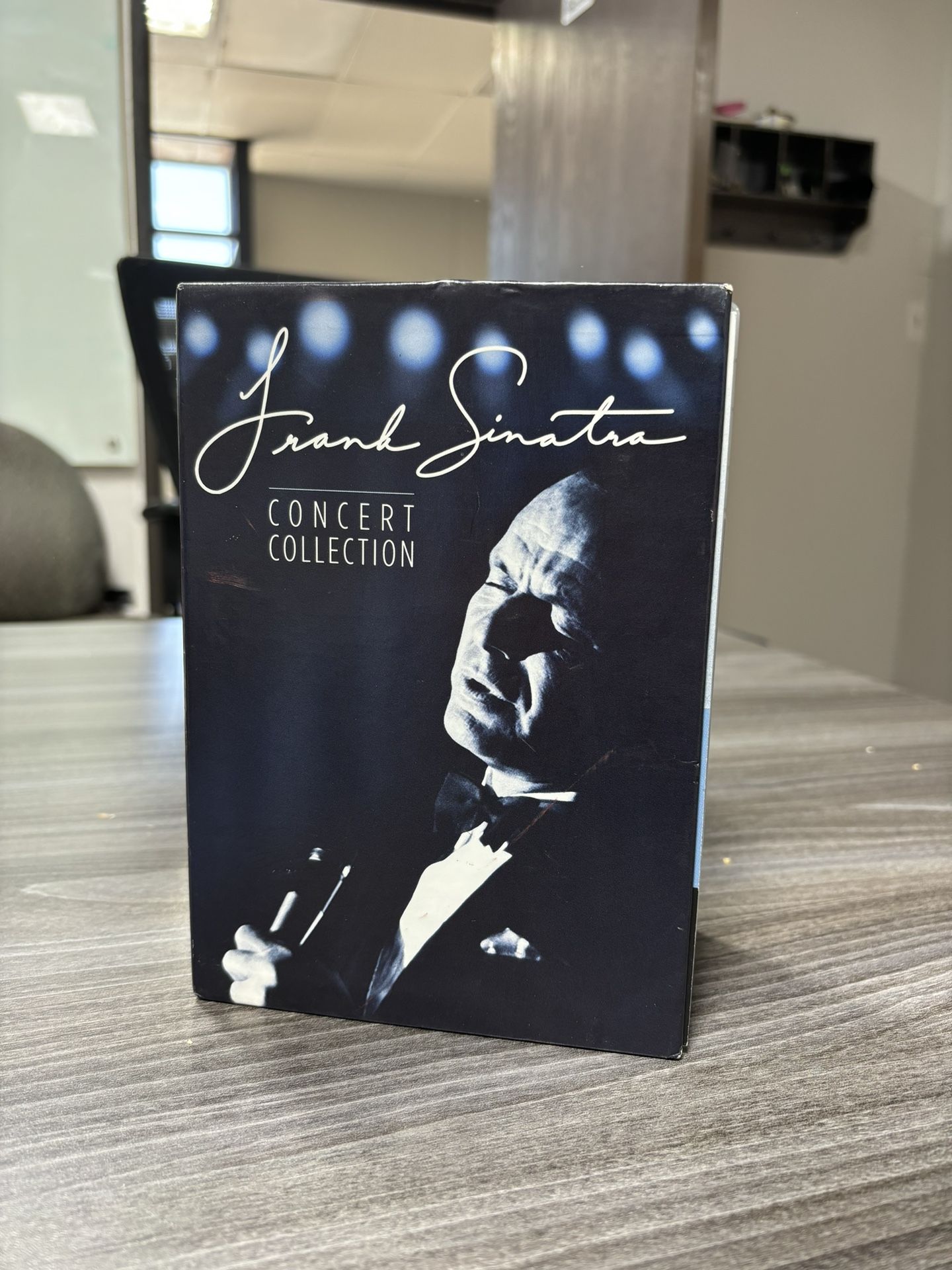 FRANK SINATRA CD BOX SET - CONCERT COLLECTION