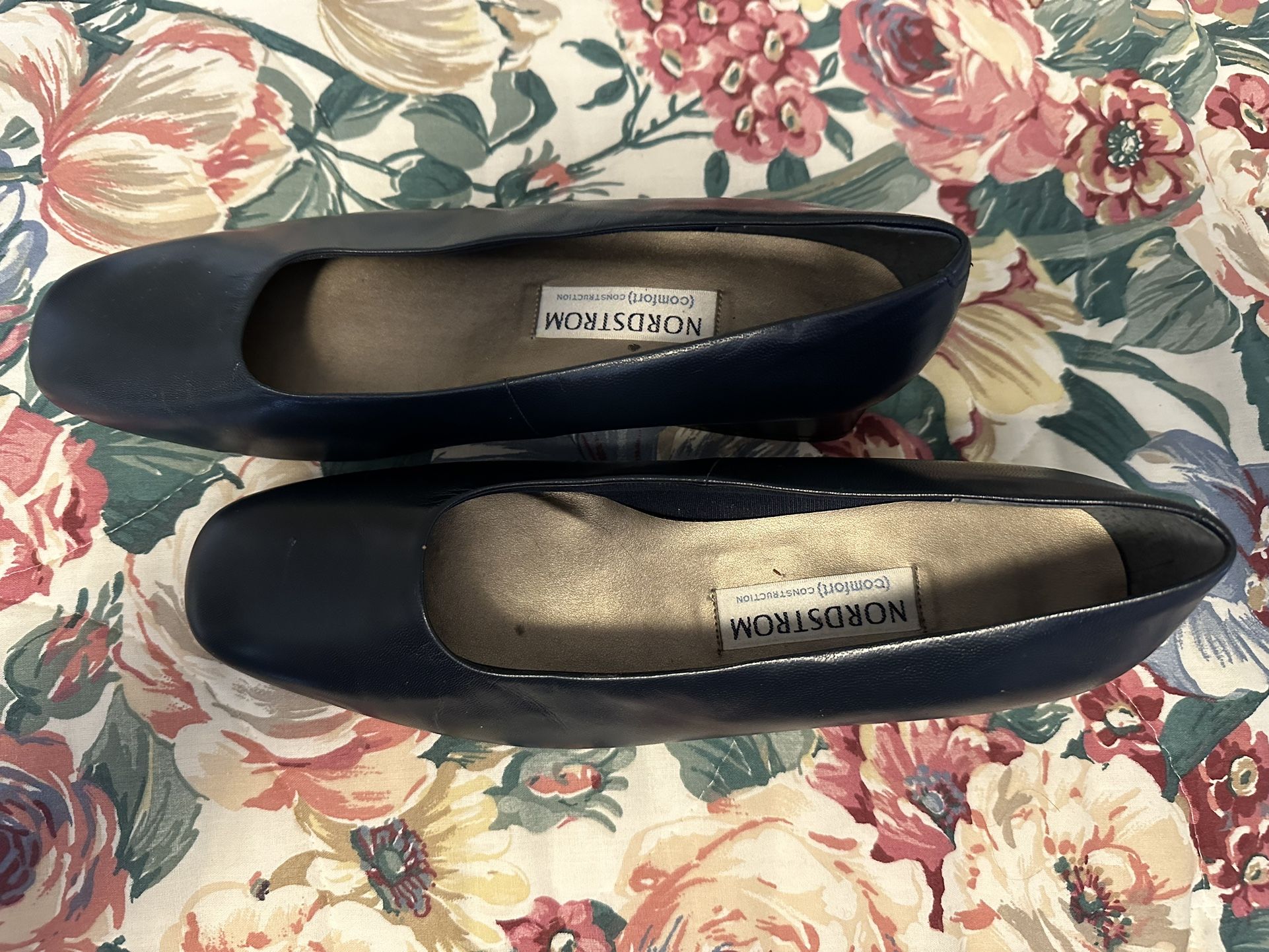 Nordstrom Women’s Navy Blue Pumps- Size 11W