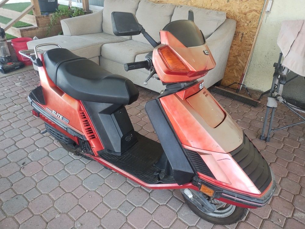 1985 Honda Elite Deluxe 150 Scooter