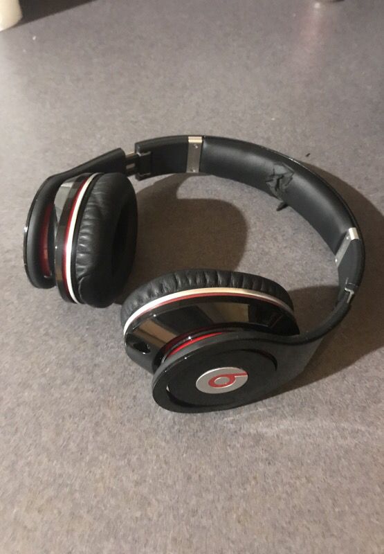 Beats by Dre headphones black with carrying case