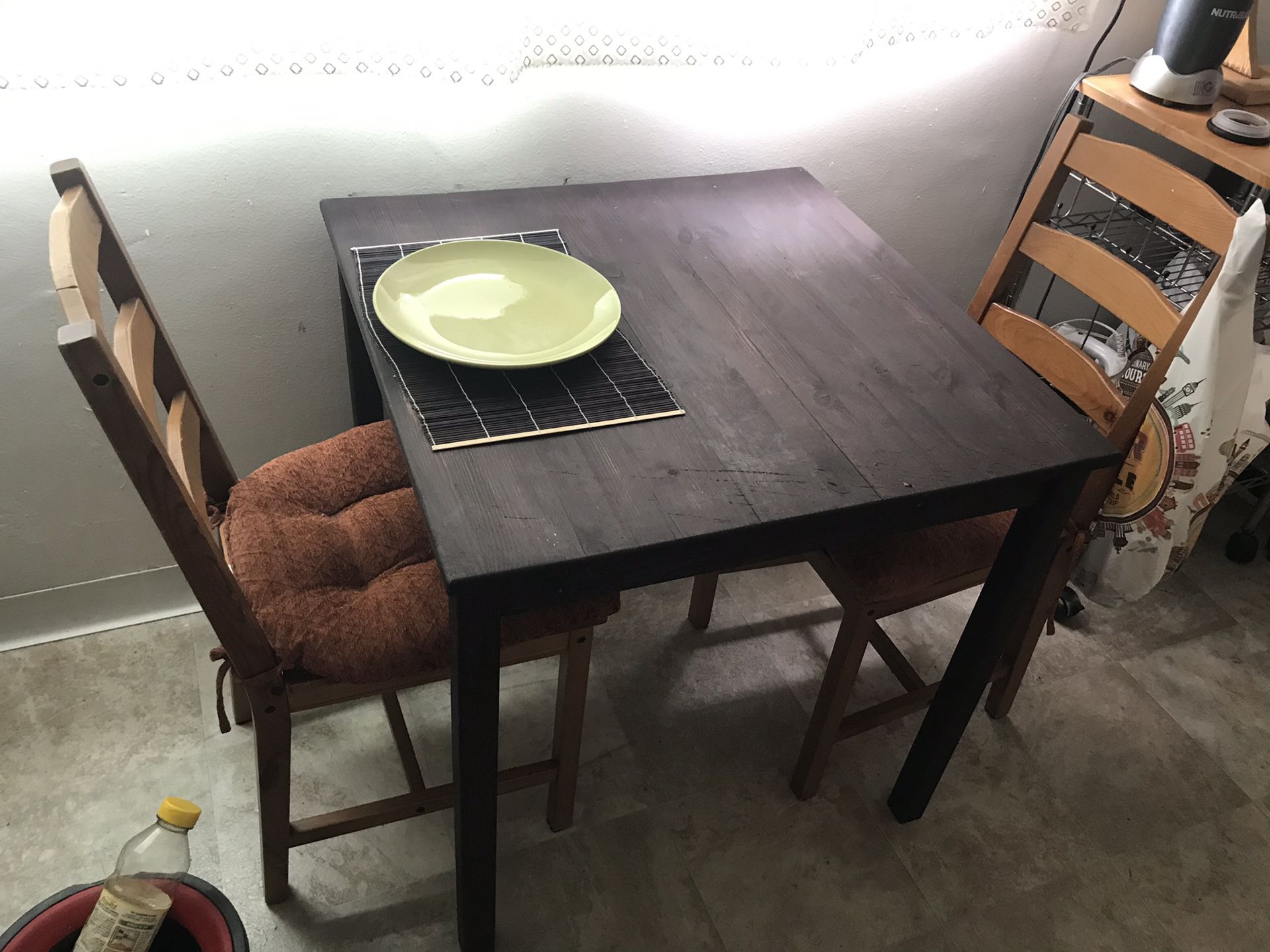 Small kitchen table 29 1/2 X 29”1/4
