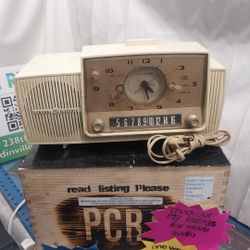 Vintage General Electric Clock Raido 