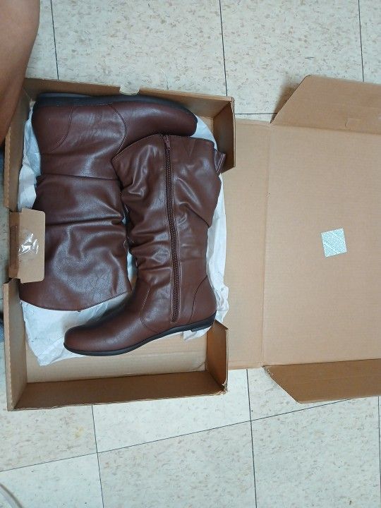 9 Wide Large Calf Brown Boots