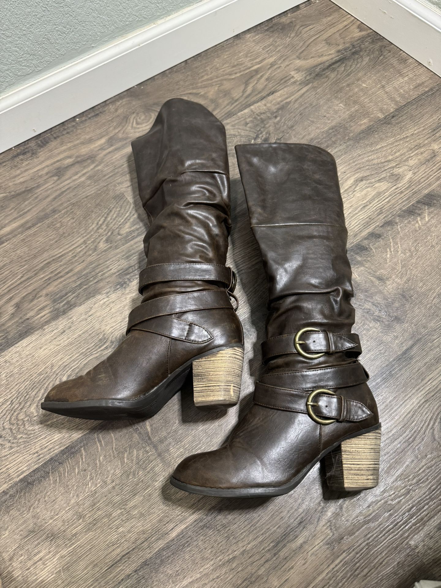 Brown Heeled Boots – Size 7 – Cute Buckle Detail