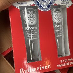 2-pack Budweiser & Budlight Glasses(New)