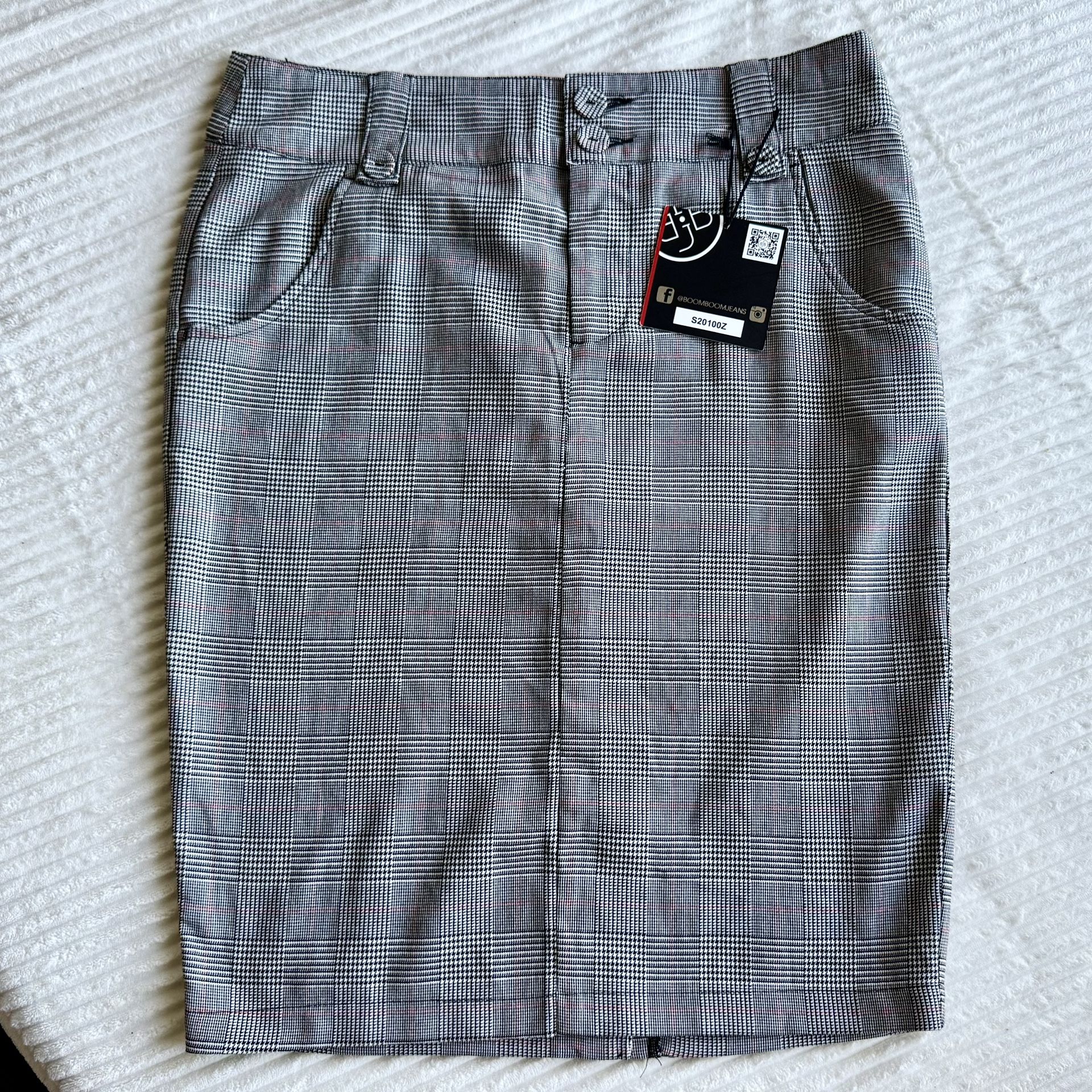 Woman's Skirt ( Brand New )