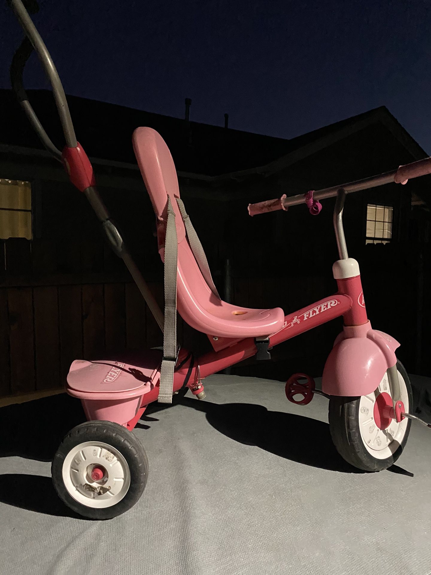 Radio Flyer Deluxe Steer & Stroll Tricycle