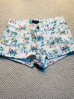 H&M Shorts Womens Size 2 White Blue Floral Paisley Denim Pockets Light