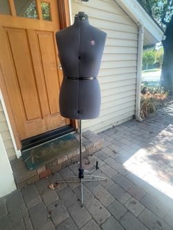 Adjustable Dress Form / Sewing Mannequin