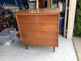 Vintage Ward Furniture chest of drawers in excellent condition. No issues with drawers of major flaws. Slanted drawers fronts for easy open and close.