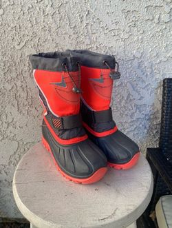Girls Winter Snow Mountain Boots -Strap On - Toddler Size M - Fits a 5 to 7 year old - Gently Used