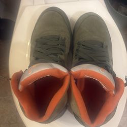 Jordan 5 olives come with box