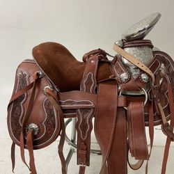 Nueva Montura Charra De Cuero Cincelada A Mano Con Fuste Plateado
