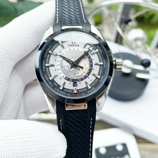 Fashionable men's mechanical movement sports watch