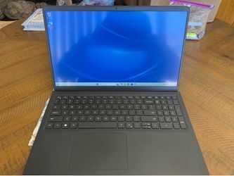 Dell Inspiron 15 3511 - Intel Core i5, 16gb DDR4, 256gb SSD, and Windows 11.