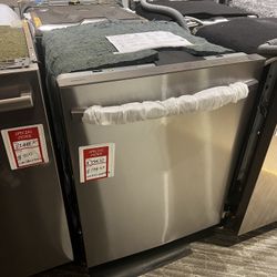 Samsung Fingerprint Resistant 51 dBA Dishwasher plus Handle with 3rd Rack and AutoRelease Door in Stainless Steel