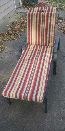 Outdoor sit up/ lay down lounger w/ reversible cushion design!