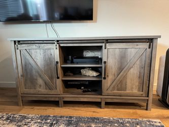 Tv console- farmhouse/barn door style