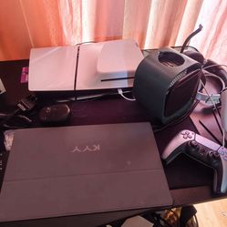 PS5, PS5 controller with KYY portable monitor