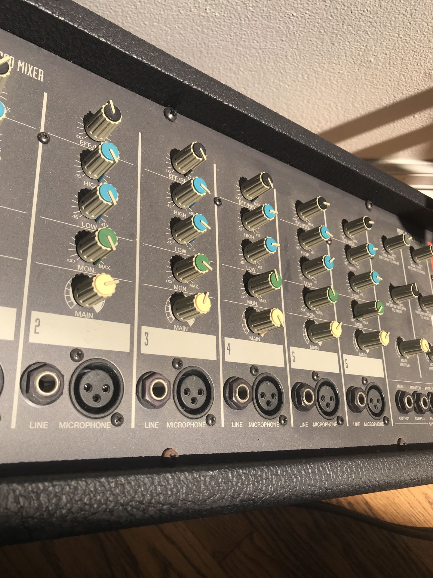 Fender LX-1506 Powered  Mixer 150 Watts  6 Channels with Reverb, Comes With Stand