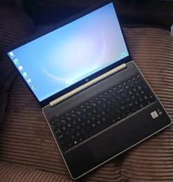 Intel Core i7-1065G7 16GB RAM 256GB NVMe SSD Webcam 1080P LCD USB C Port Wi-Fi/Bluetooth Wireless Windows 11
