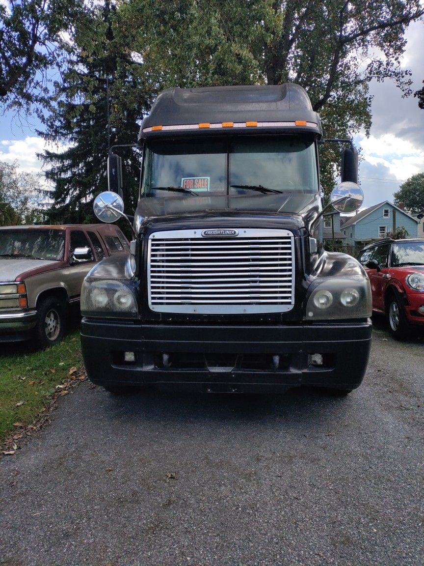 2003 Freightliner Century