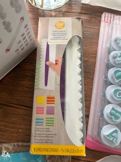 Wilton icing combs/cake scrapers