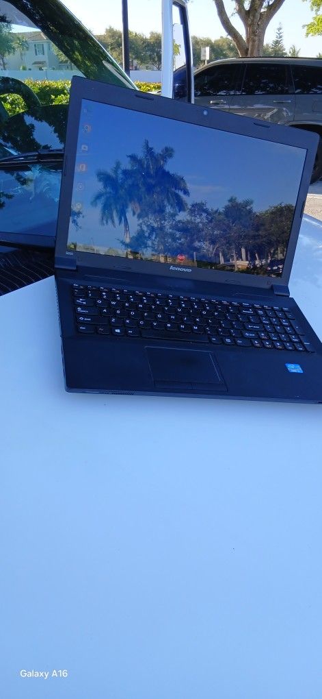 LENOVO  LABTOP WORKS PERFECTLY  500 GIG  HARD  DRIVE  AND 4 GIG MEMORIES    WITH  CAMERA . BLUETOOTH ,WIFI ORIGINAL  CHARGER  AND BATTERY   WINDOWS 10