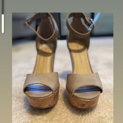 Women’s Chinese Laundry Wedges Size 8- Almost New