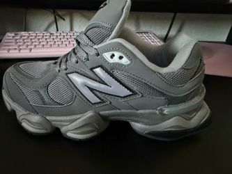 New Balance 9060 Grey Sneaker