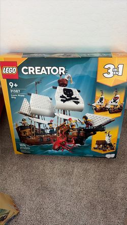 (New) LEGO Creator 3-in-1 Pirate Ship set (31109).