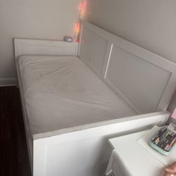 Twin Wood Day Bed With Pop Up Trundle