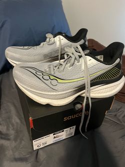 Saucony Endorphin Azura Men’s Size 9.5 worn for about 20 miles