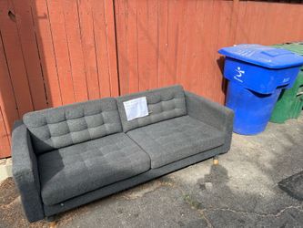 Free couch!! Gratis!