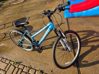 Blue bike Huffy