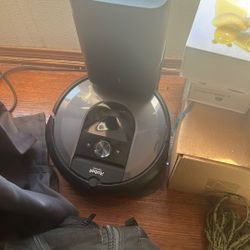 Roomba / Robot Vacume Self Emptying