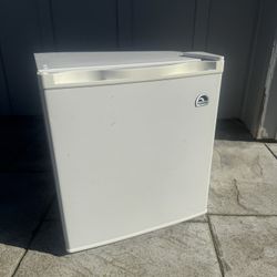 Igloo Mini Freezer