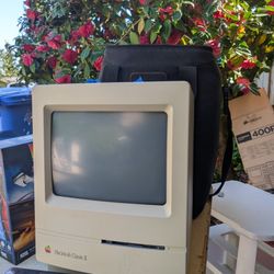 Macintosh Classic 2 