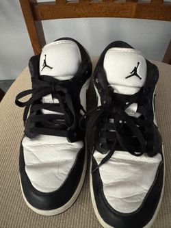 Women’s air Jordan Pandas Size 8.5