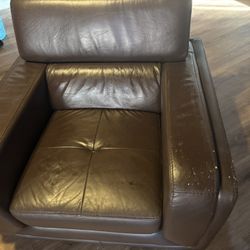 2 Comfy Sofas Perfect For Living Rooms Or Rooms. 