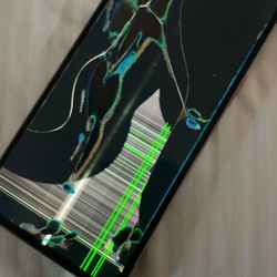 iPhone 13 Pro Max Unlocked Broken Screen 