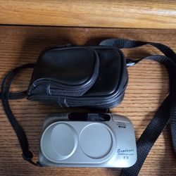 Minolta Explorer Freedom Zoom Ex Point & Shoot 35mm Film Camera w/strap - Silver