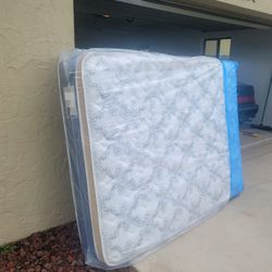 NEW QUEEN-SIZE PILLOW TOP MATTRESS AND BOX SPRING 💤