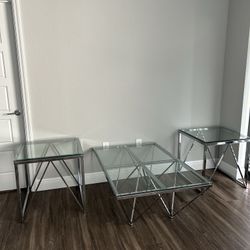 Johannah Table Set