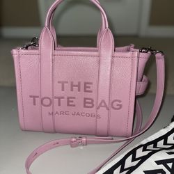 Marc Jacobs The Leather Crossbody Tote Bag Small in Pink (Lilas)