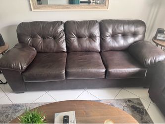 Brown Leather Sofa & Loveseat Set – Excellent Condition